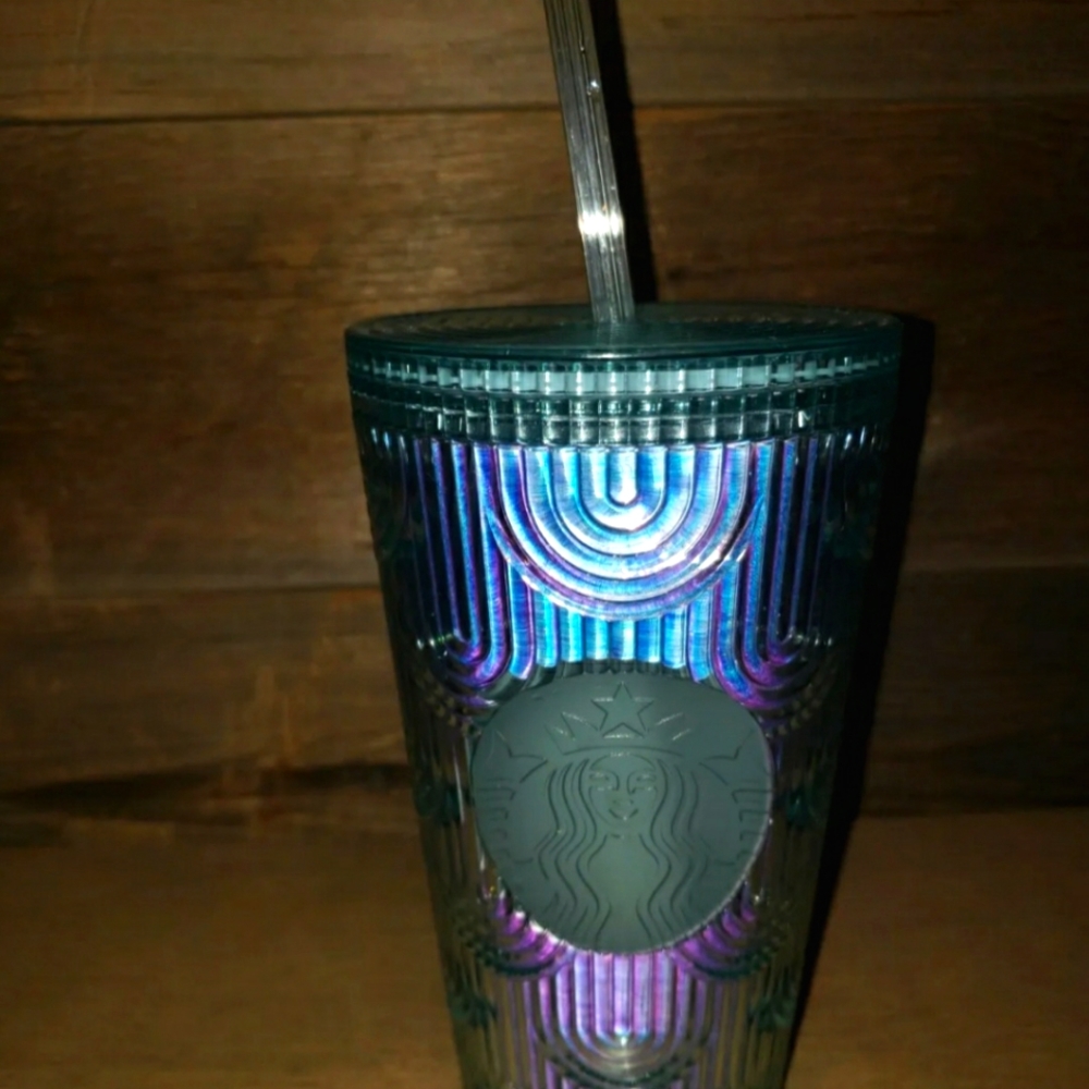 NEW Starbucks 2022 Iridescent Aqua Mermaid Scale Siren Tumbler Grande 16 oz